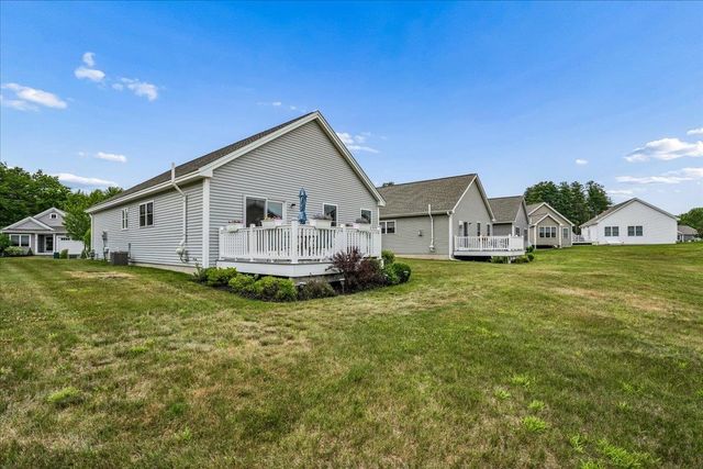 28 Pasture Lane, Nashua, NH 03062