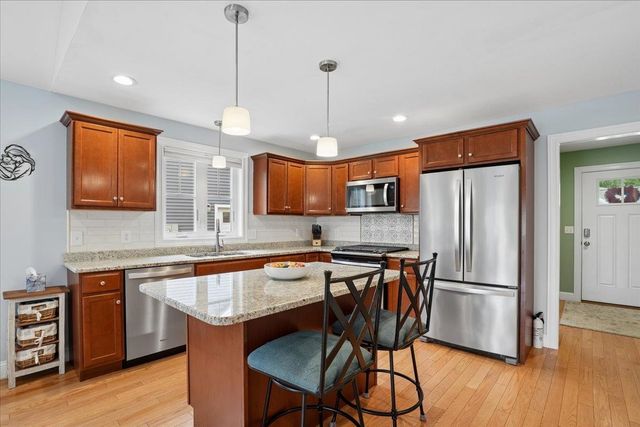 28 Pasture Lane, Nashua, NH 03062