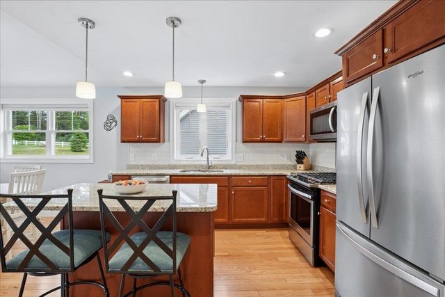 28 Pasture Lane, Nashua, NH 03062