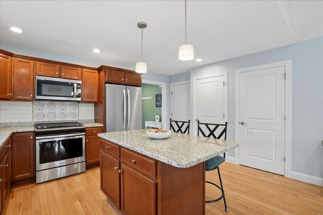 28 Pasture Lane, Nashua, NH 03062
