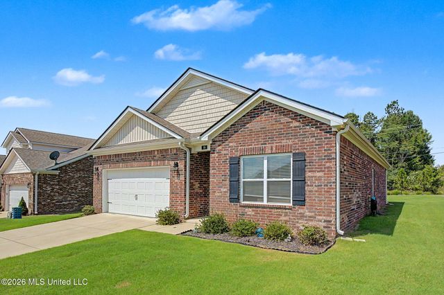 99 Twin Lakes Drive, Byhalia, MS 38611