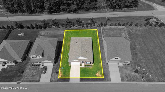 99 Twin Lakes Drive, Byhalia, MS 38611