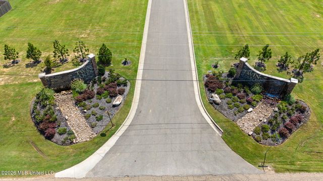 99 Twin Lakes Drive, Byhalia, MS 38611