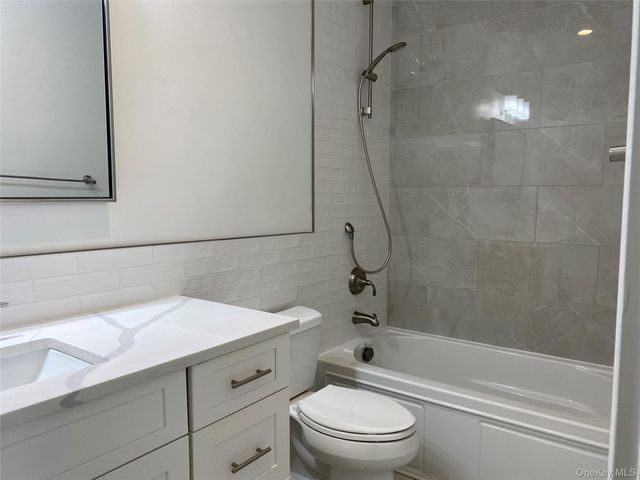 840 Montauk Highway 3C, Copiague, NY 11726