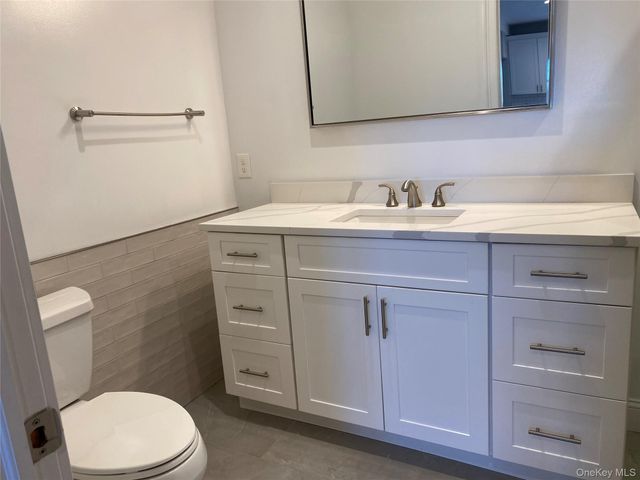 840 Montauk Highway 3C, Copiague, NY 11726