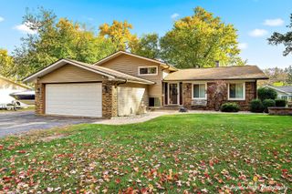 34679 N Hiawatha Trail, Mchenry, IL 60051
