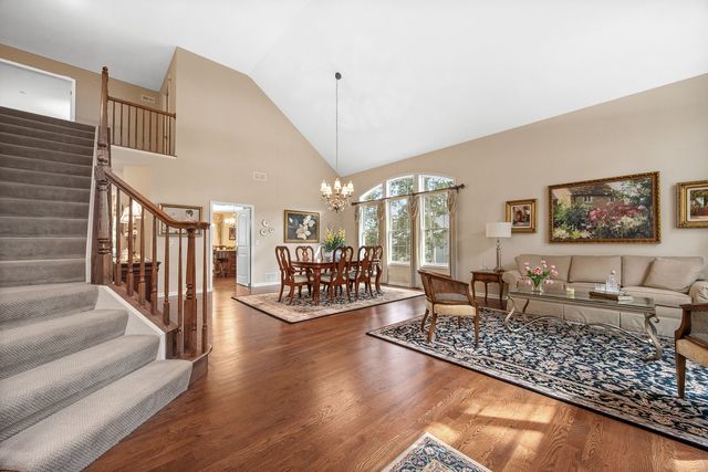 1657 Hickory Drive, Hoffman Estates, IL 60192