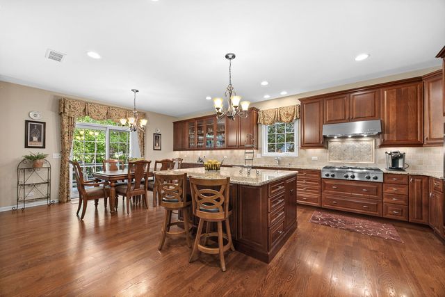 1657 Hickory Drive, Hoffman Estates, IL 60192