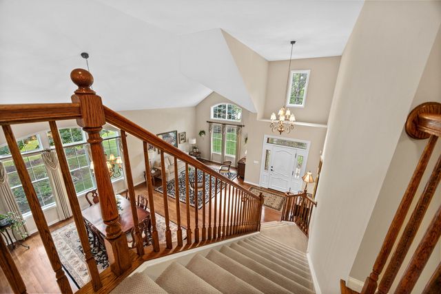 1657 Hickory Drive, Hoffman Estates, IL 60192
