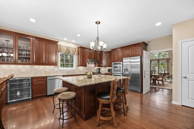 1657 Hickory Drive, Hoffman Estates, IL 60192