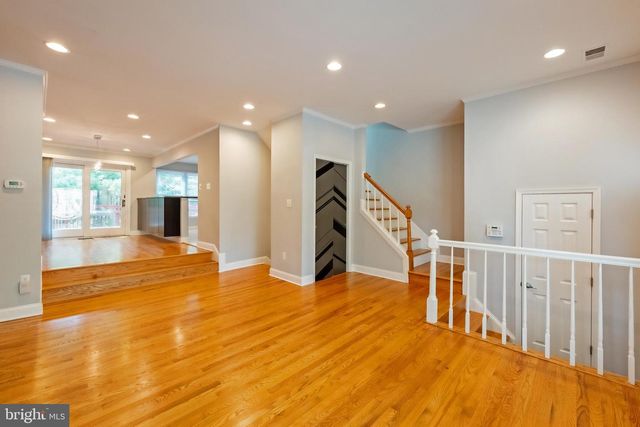 215 LYNN MANOR DR, Rockville, MD 20850