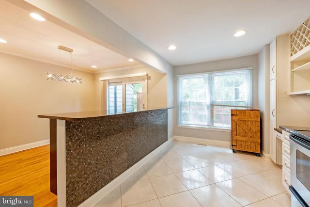 215 LYNN MANOR DR, Rockville, MD 20850