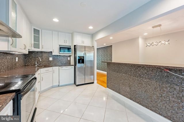 215 LYNN MANOR DR, Rockville, MD 20850