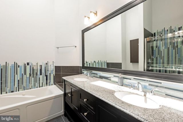 215 LYNN MANOR DR, Rockville, MD 20850