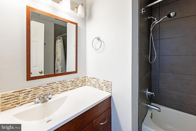 215 LYNN MANOR DR, Rockville, MD 20850