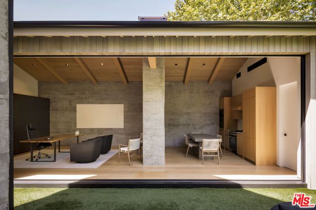 719 San Lorenzo Street, Santa Monica, CA 90402