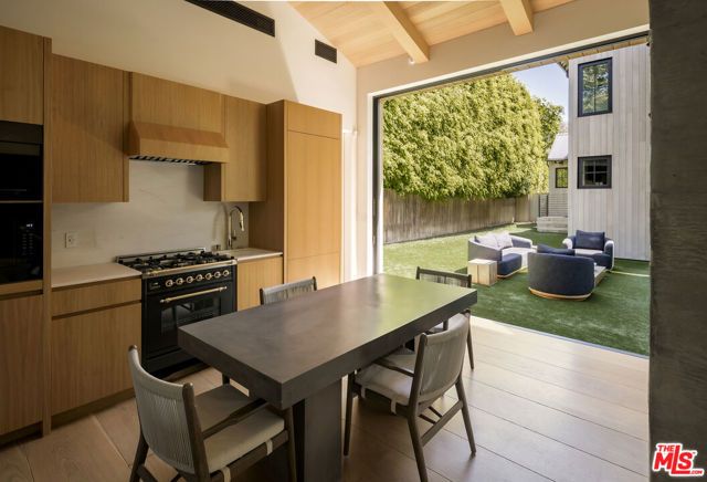719 San Lorenzo Street, Santa Monica, CA 90402