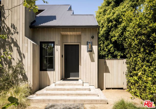 719 San Lorenzo Street, Santa Monica, CA 90402