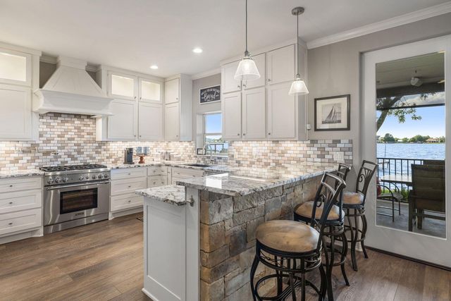 402 South Shorewood DR, Granite Shoals, TX 78654