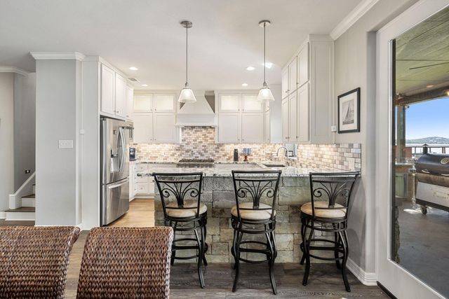 402 South Shorewood DR, Granite Shoals, TX 78654