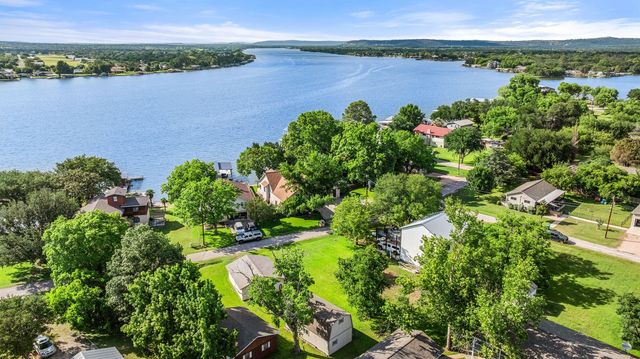 402 South Shorewood DR, Granite Shoals, TX 78654