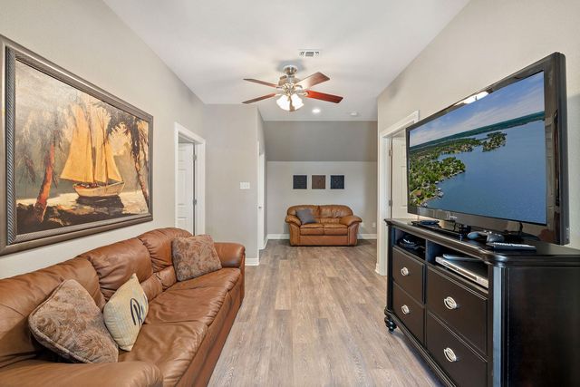 402 South Shorewood DR, Granite Shoals, TX 78654
