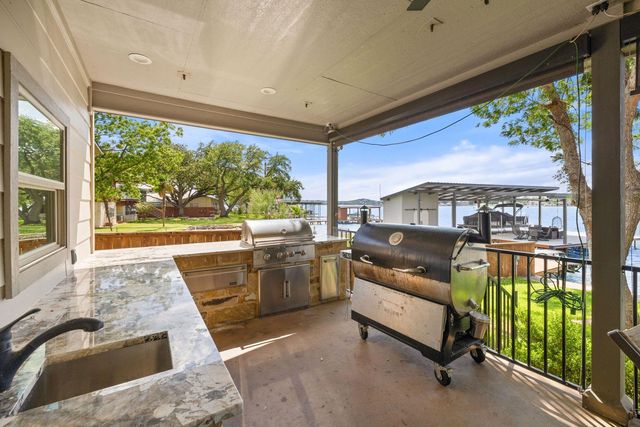 402 South Shorewood DR, Granite Shoals, TX 78654