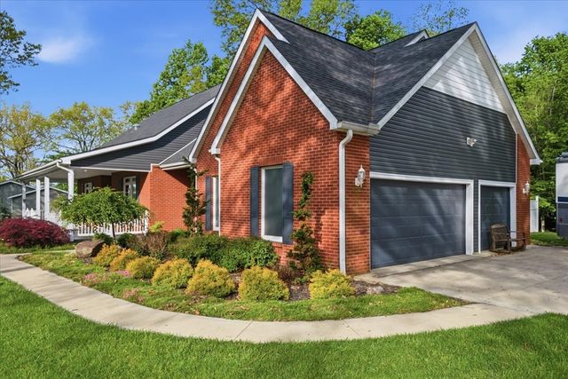 3737 Apple Valley Drive, Howard, OH 43028