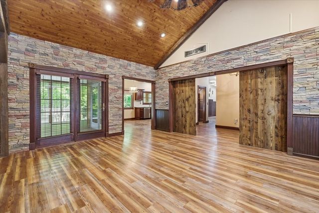 3737 Apple Valley Drive, Howard, OH 43028
