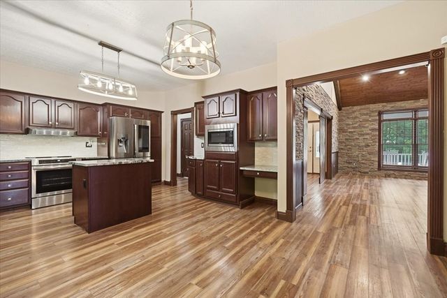 3737 Apple Valley Drive, Howard, OH 43028