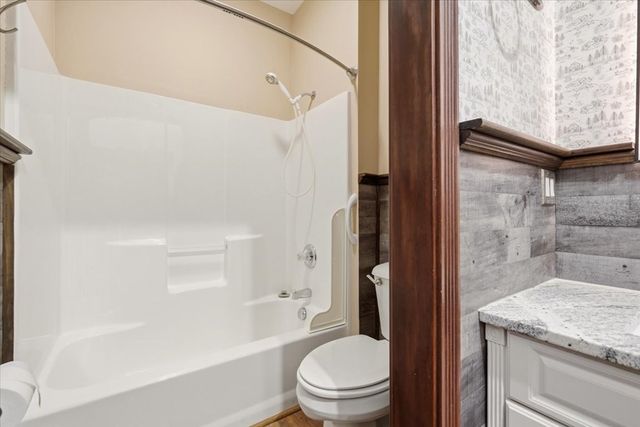 3737 Apple Valley Drive, Howard, OH 43028