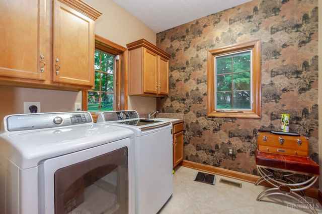 2400 Gatesland Court, Miami Twp, OH 45459