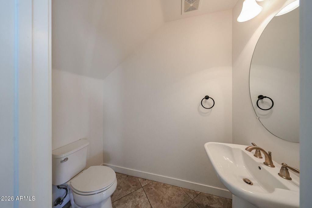 Image 10 of property listing at 3030 N 38TH Street 108, Phoenix, AZ 85018