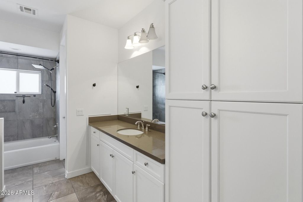 Image 19 of property listing at 3030 N 38TH Street 108, Phoenix, AZ 85018
