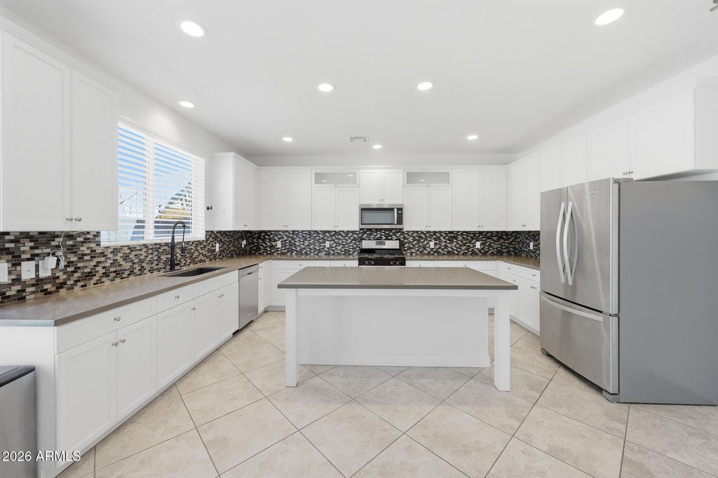 Image 3 of property listing at 3030 N 38TH Street 108, Phoenix, AZ 85018