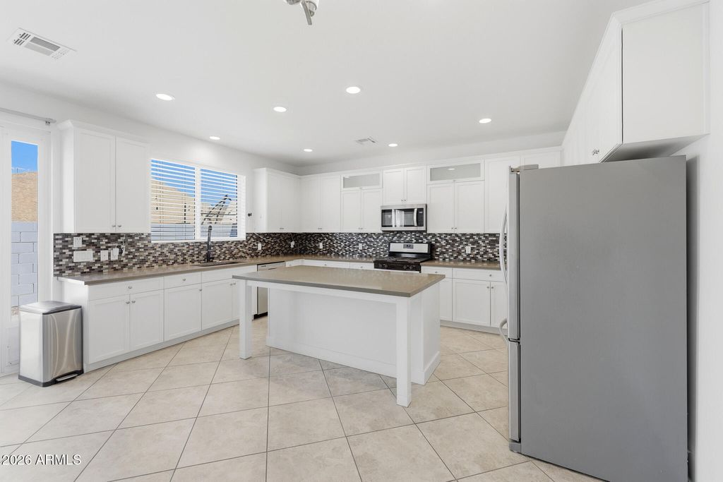 Image 4 of property listing at 3030 N 38TH Street 108, Phoenix, AZ 85018
