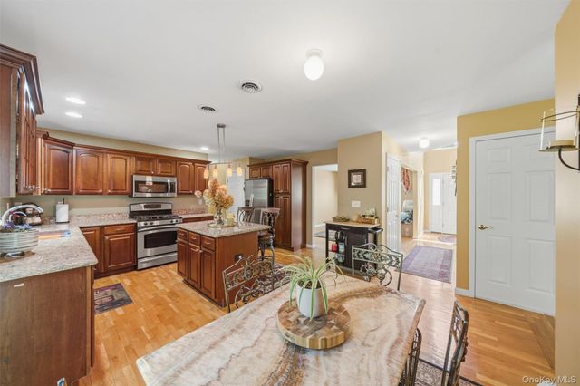 8 Wayne Court, Middletown, NY 10941