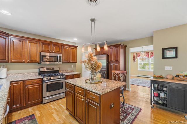 8 Wayne Court, Middletown, NY 10941