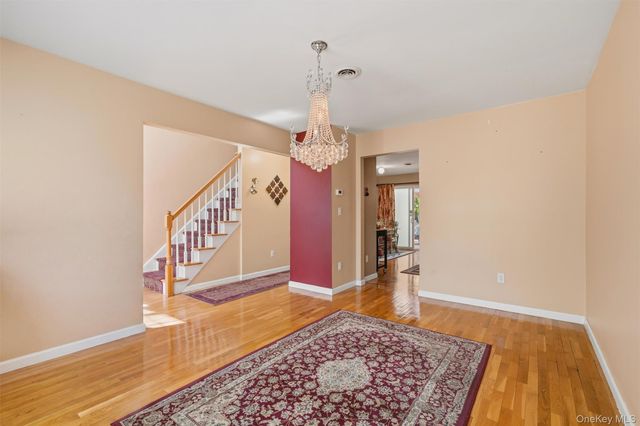 8 Wayne Court, Middletown, NY 10941