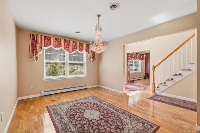 8 Wayne Court, Middletown, NY 10941
