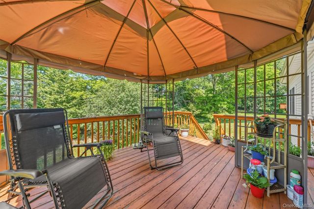 8 Wayne Court, Middletown, NY 10941