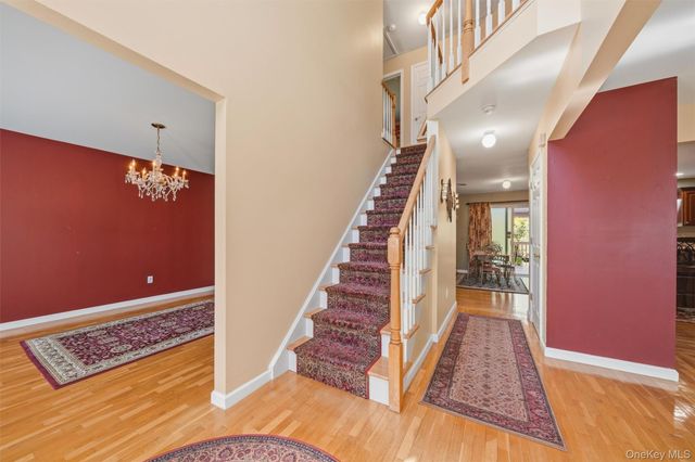 8 Wayne Court, Middletown, NY 10941