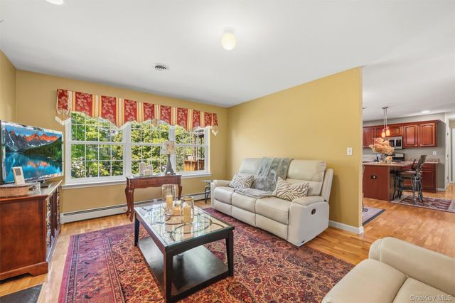 8 Wayne Court, Middletown, NY 10941