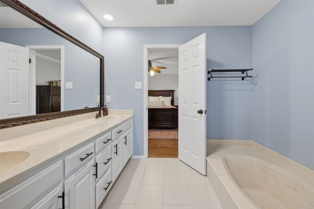 10120 Regent Row Street, Benbrook, TX 76126