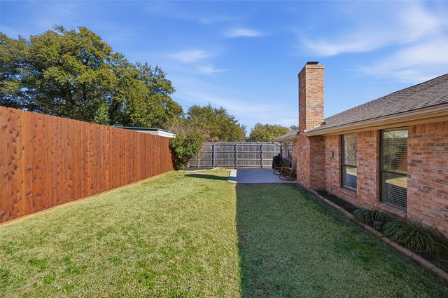 10120 Regent Row Street, Benbrook, TX 76126