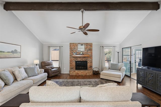 10120 Regent Row Street, Benbrook, TX 76126