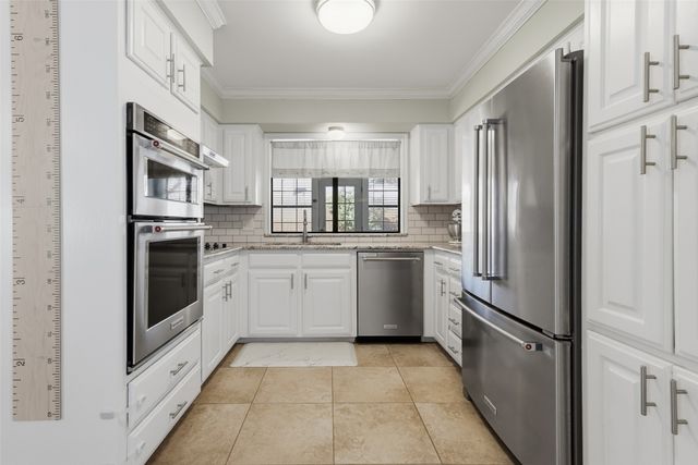 10120 Regent Row Street, Benbrook, TX 76126