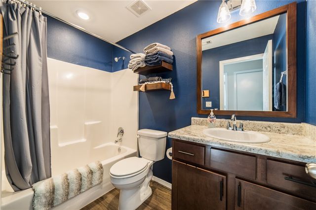 2106 E Annette Drive, Siloam Springs, AR 72761