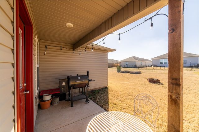 2106 E Annette Drive, Siloam Springs, AR 72761