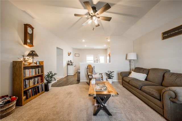 2106 E Annette Drive, Siloam Springs, AR 72761